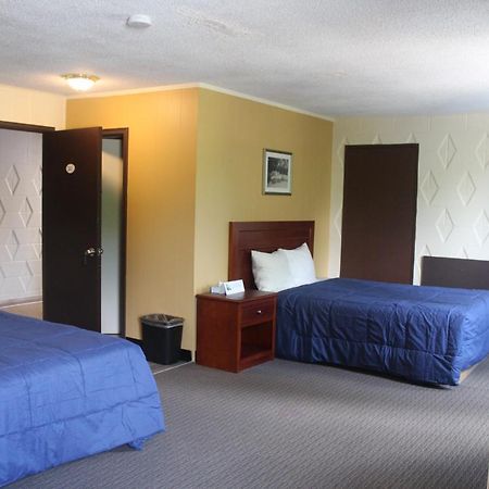 Esterhazy Motor Hotel מראה חיצוני תמונה