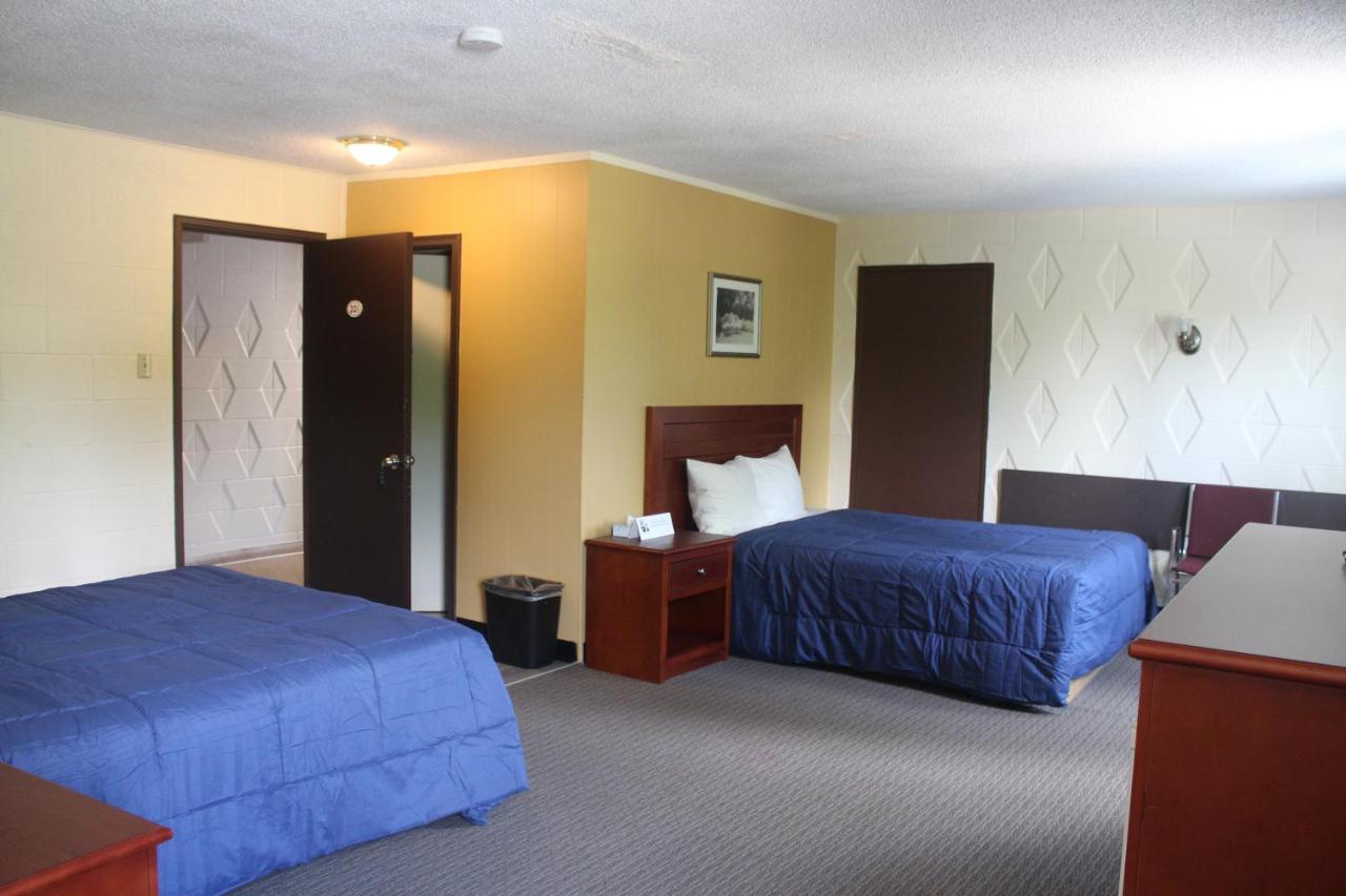 Esterhazy Motor Hotel מראה חיצוני תמונה