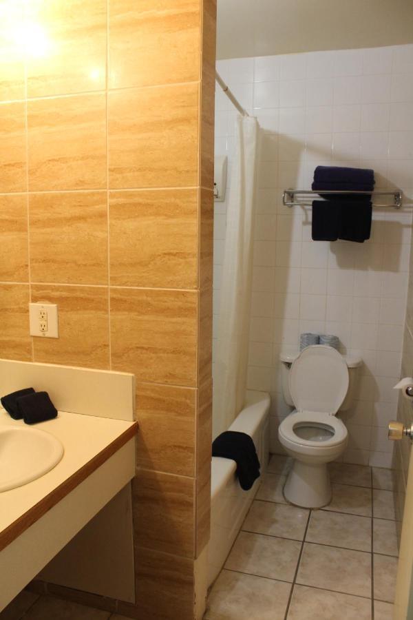 Esterhazy Motor Hotel מראה חיצוני תמונה