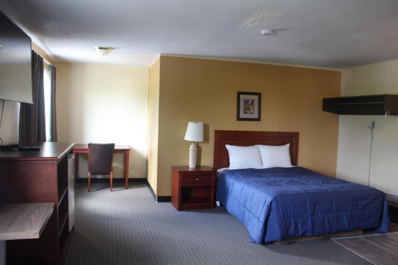 Esterhazy Motor Hotel מראה חיצוני תמונה