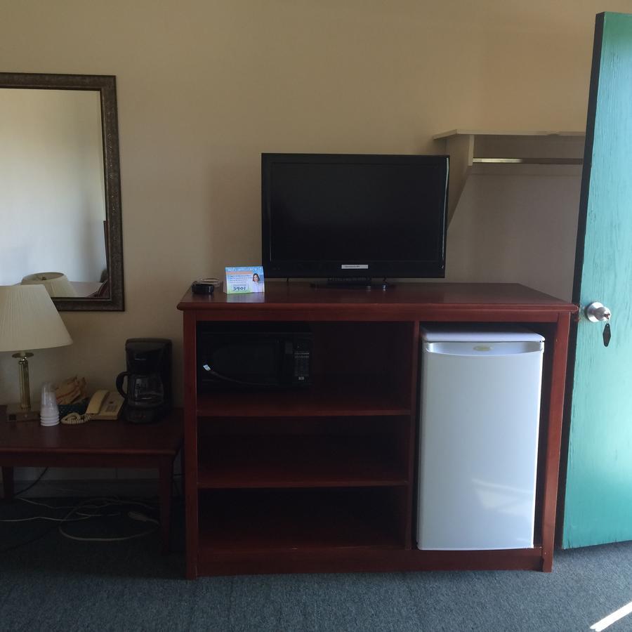 Esterhazy Motor Hotel מראה חיצוני תמונה