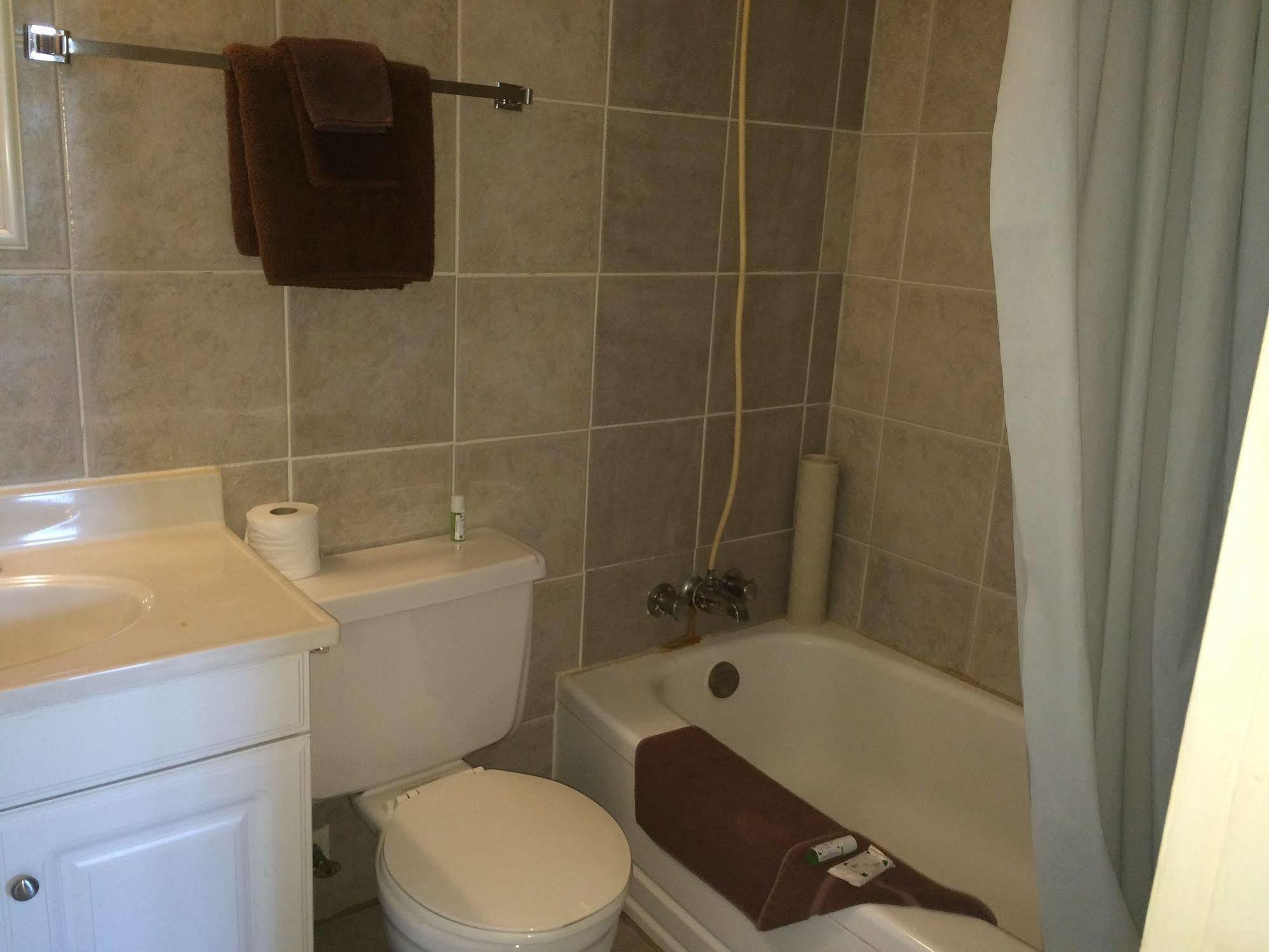 Esterhazy Motor Hotel מראה חיצוני תמונה