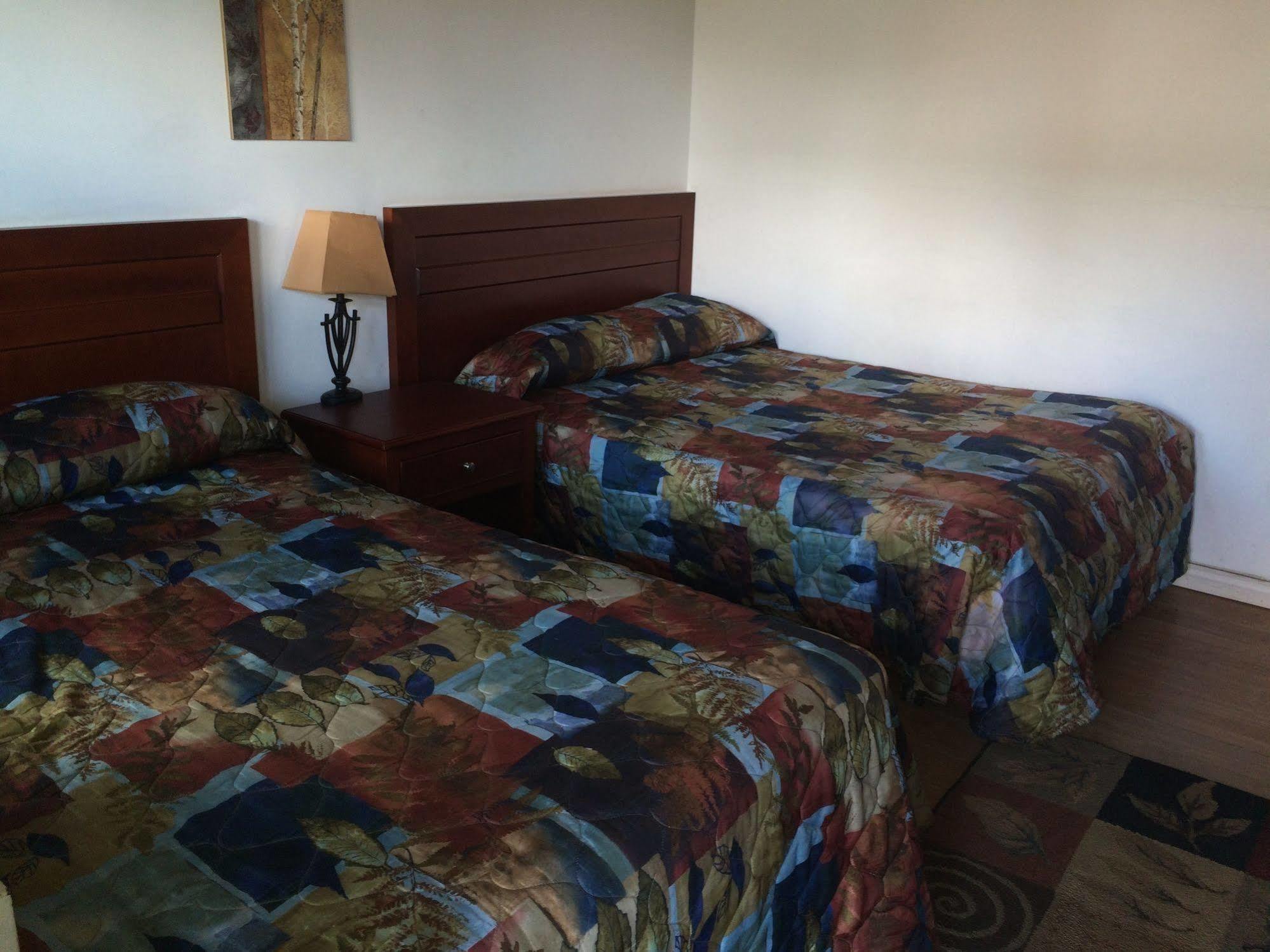 Esterhazy Motor Hotel מראה חיצוני תמונה