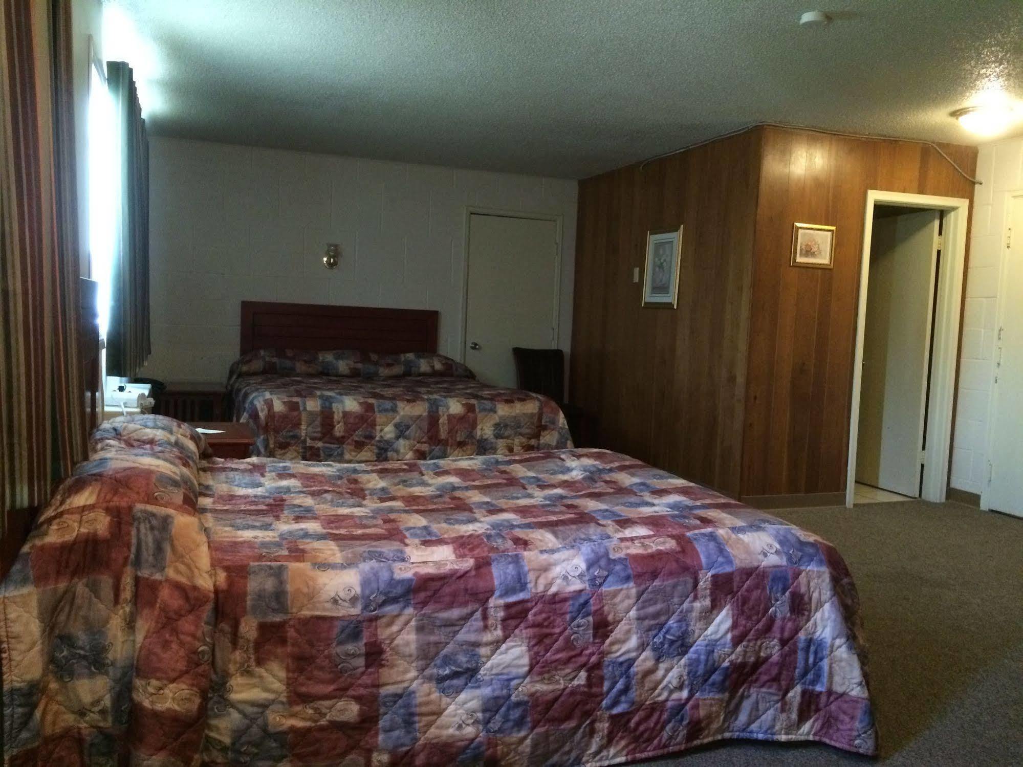 Esterhazy Motor Hotel מראה חיצוני תמונה